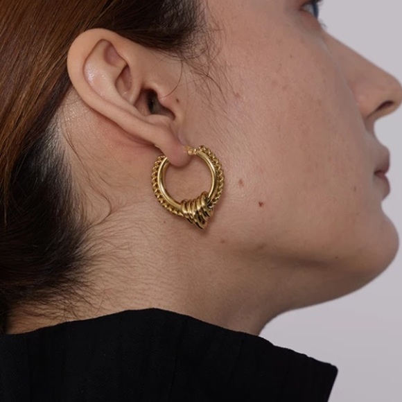 💛Gold plated round hoop earrings - Picture 1 of 6
